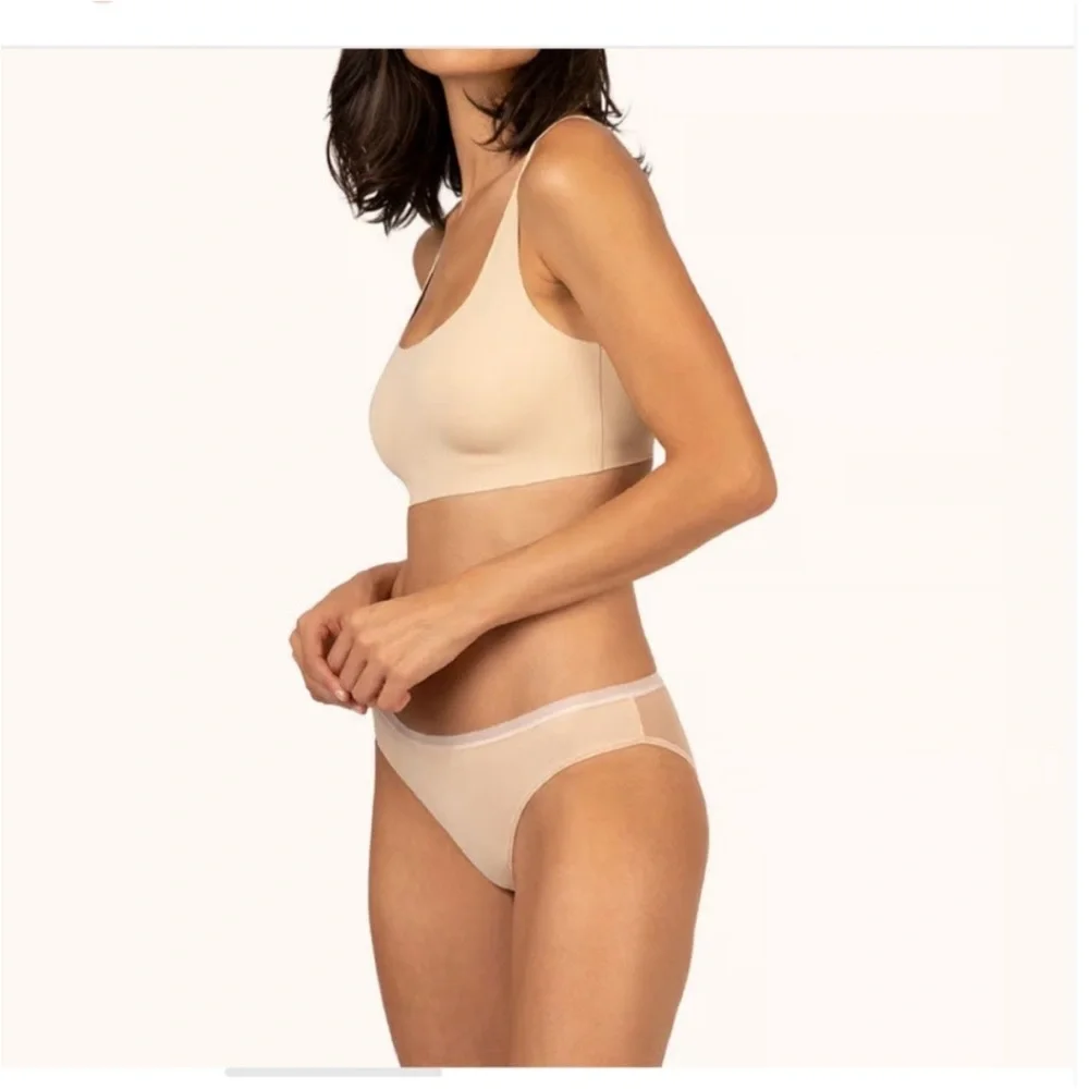 Lively The Sleek Scoop Bralette Size Small - 32C, 32D, 34A, 34B